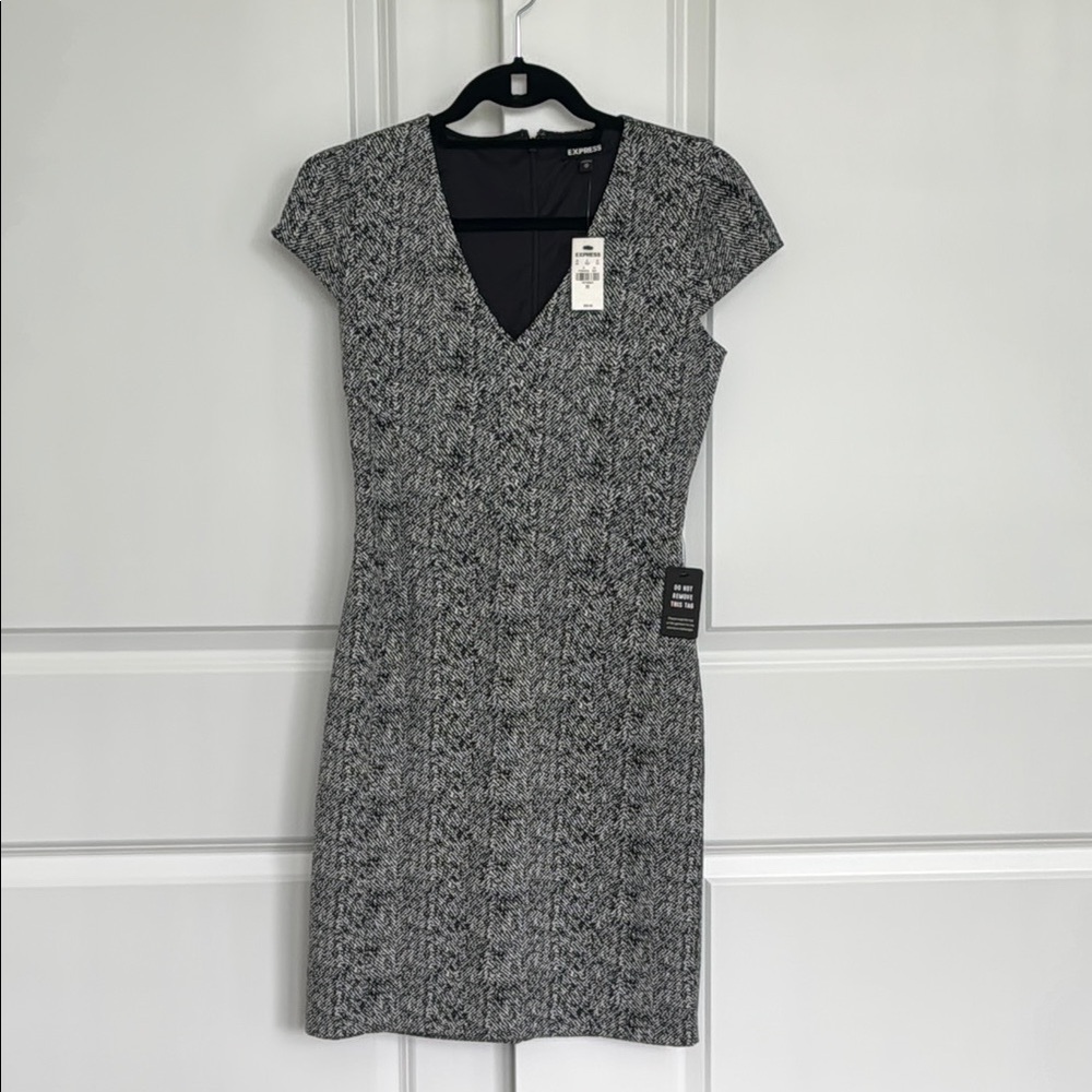Express Black and White V-Neck Sheath Dress